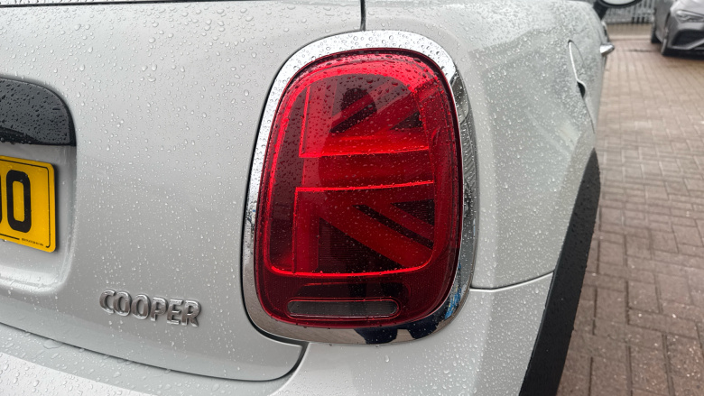 MINI Hatchback 1.5 Cooper Classic 3dr Auto Petrol Hatchback